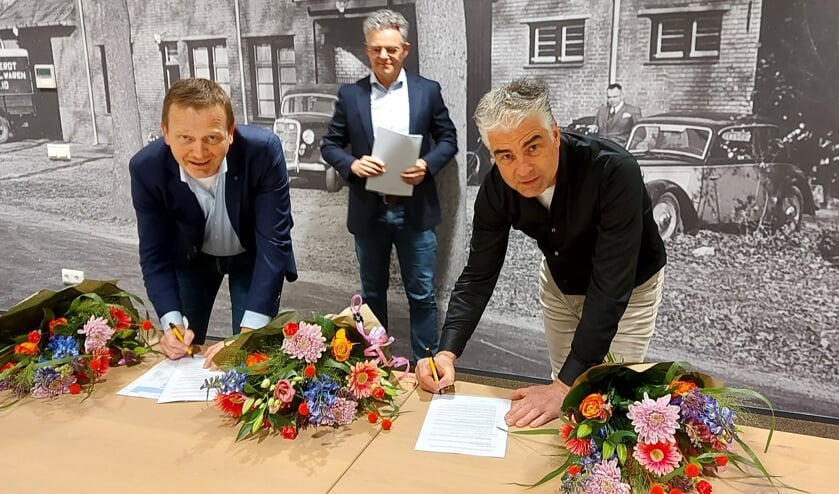 <p>Patric Brinkman (Cobri Logistics), Ferdinand van den Boomen (Team manager Supply Chain Jumbo) en Paul Cox (Cobri Logistics).</p>