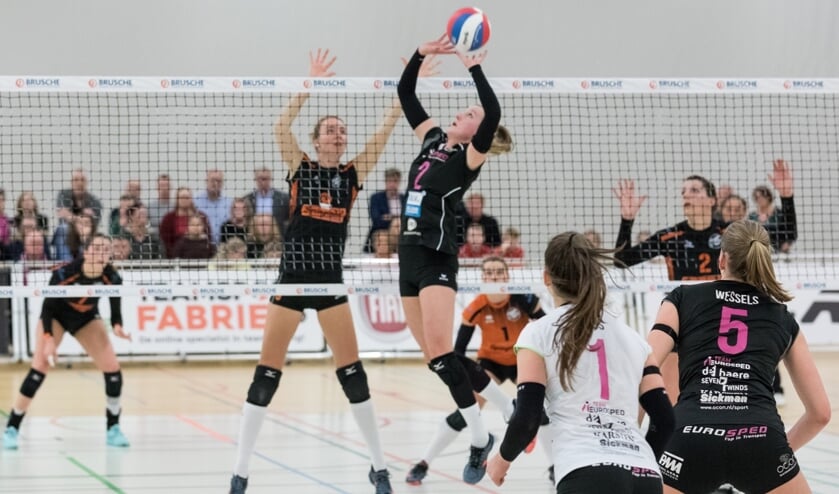 <p>Charlotte Haar gaat spelen voor FAST.</p>