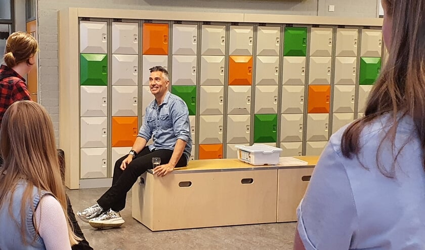 <p>Het gesprek met de leerlingen na de voorstelling was voor Guido zeker één van de hoogtepunten van de dag.</p>