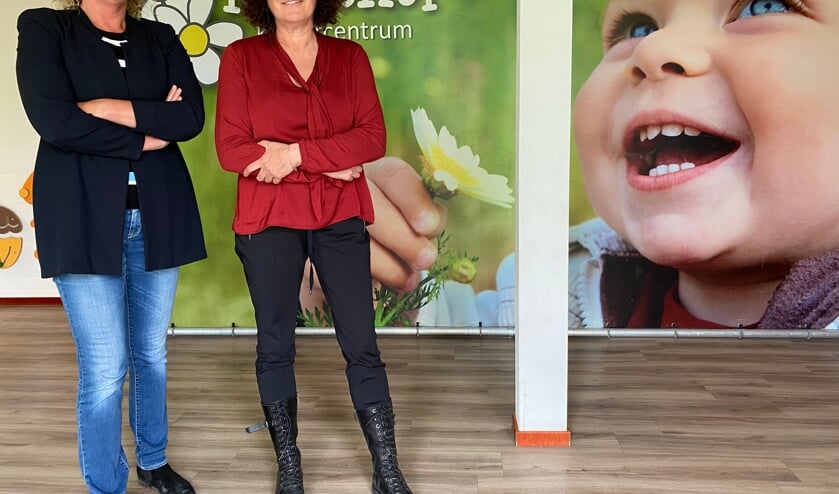<p>Franciel Peters (l.) en Monique Francissen (r.) zijn blij met de overnamepartners voor Madelief Kindercentrum. Donderdag informeerden zij de medewerkers over het besluit. (Foto: Jos Gröniger)</p>