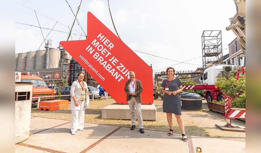 <p>Wethouder van Meierijstad Coby van der Pas, Gedeputeerde Wil van Pinxteren en Heleen Huisjes directeur van VisitBrabant. </p>