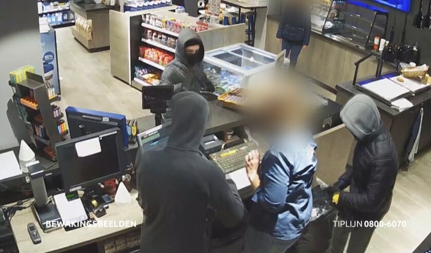 Bewakingsbeelden van de overval in Berghem. (politie.nl)