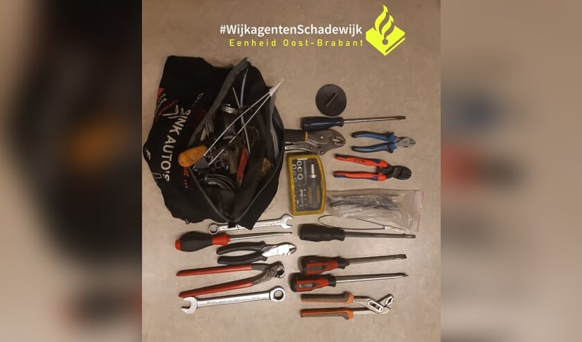 Bekende dief aangehouden in Oss met inbrekerswerktuig in auto. (Foto: wijkagenten Schadewijk, Facebook)