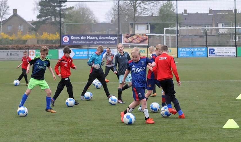 Op het complex van RCSV Zestienhoven zijn eind augustus de jeugdvoetbaldagen.