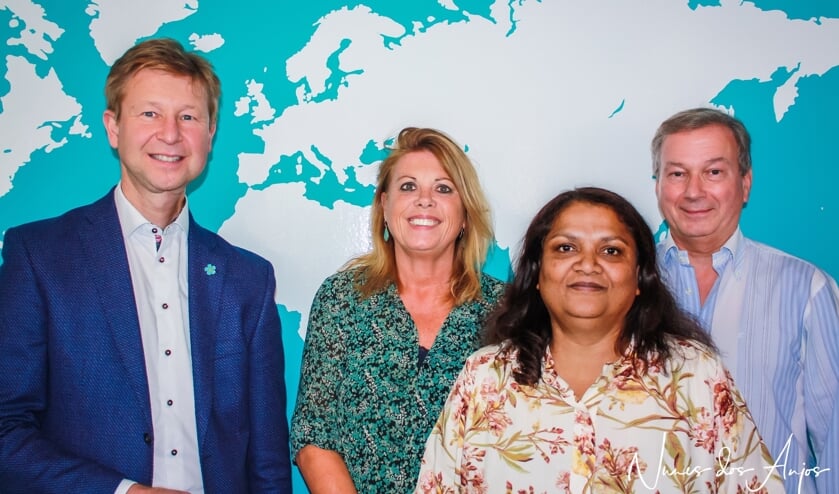 <p>Jan-Willem Hoogeweegen, Marjolein Tan, Sonia Thakoer en Anton Weeda van UWassistent Thuishulp Rotterdam. (Foto: Jaya de Grave) </p>