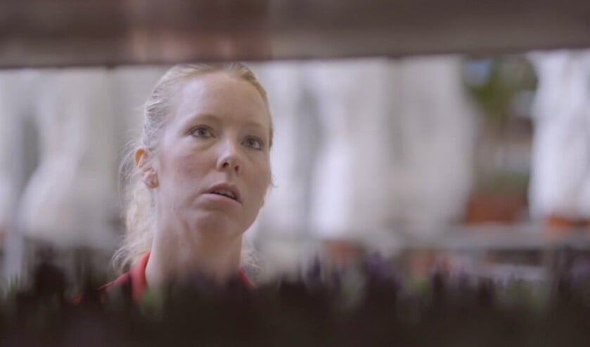 <p>Miranda werkt bij Royal Lemkes, waar ze goed rekening houden met haar chronische ziekte. (Foto: videostill)</p>