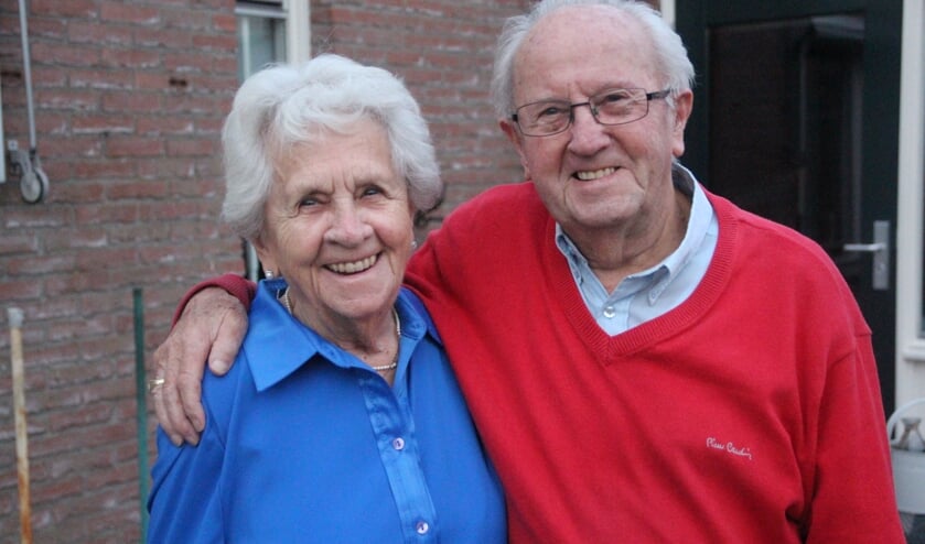 <p>Jan en Coby kregen verkering toen ze achttien en negentien oud waren. 73 jaar later zijn ze nog steeds gek op elkaar.</p>
