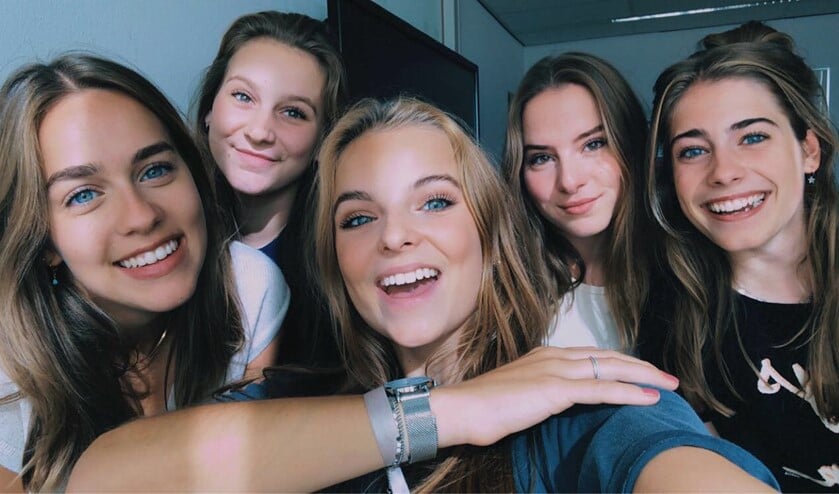<p>Gill Bockting, Anouk Hulst, Vera Breugem, Harmke van der Graaf en Marit Driegen hebben een eigen bedrijfje opgezet in coronatijd.</p>