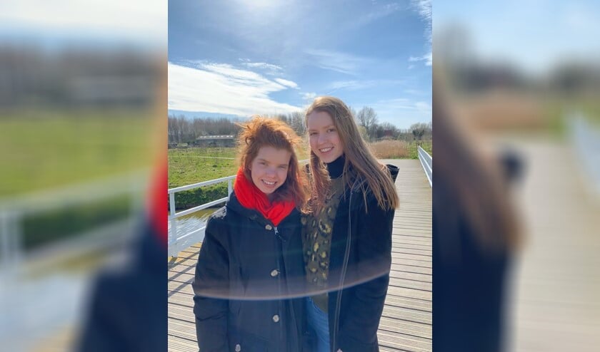 Anne en Merel zijn een kaartjesactie gestart voor ouderen in de regio.