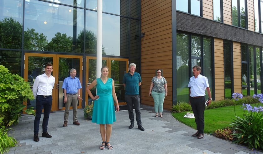 Van links naar rechts: Kees Stolk, Willem Ravensberg, Petra Verhoef, William Moorlag, Francien van Epen en Raymond Tans.