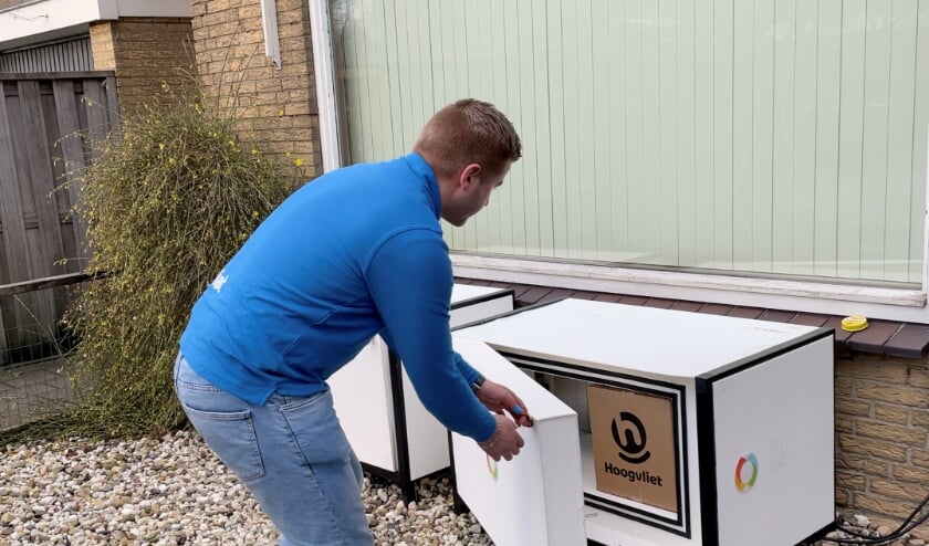 <p>De 'proefbezorgboxen' staan in voortuinen in Bleiswijk: één voor gekoelde producten en een op buitentemperatuur voor de houdbare producten. </p>