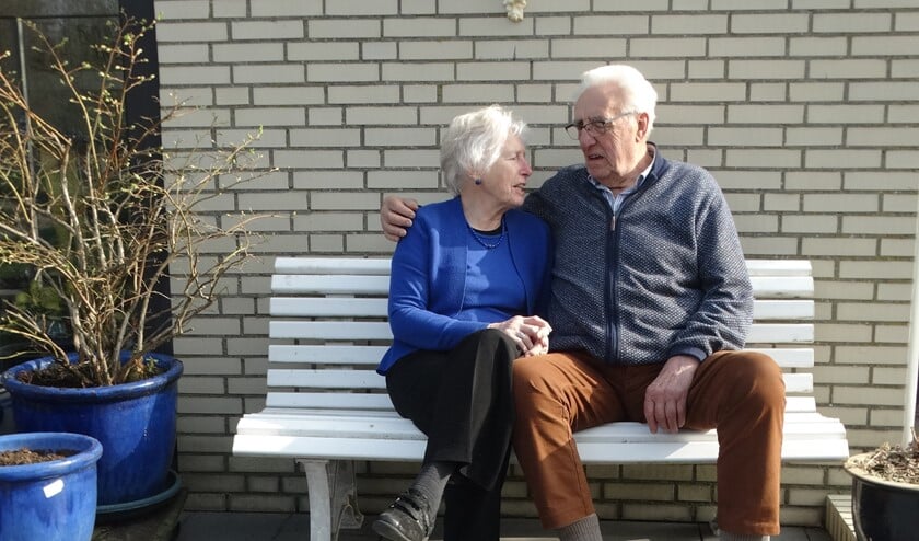 <p>Riet ‘viel’ op Toms prachtige krullenbos. “Riet zag er gewoon goed uit”, herinnert Tom zich.</p>