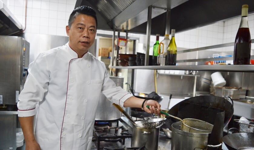 Long-Qin Zhou telt al af voor de grote wedstrijd in Ahoy