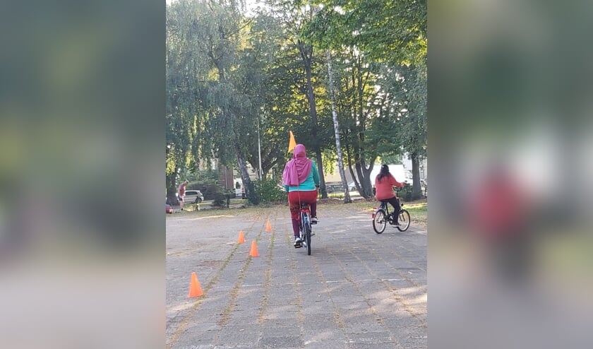 <p>De eerste fietslessen zijn met een parcours</p>