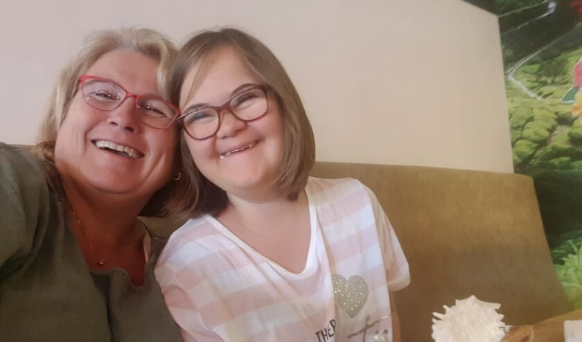 <p>Marianne Kleinjan met dochter Linde.</p>