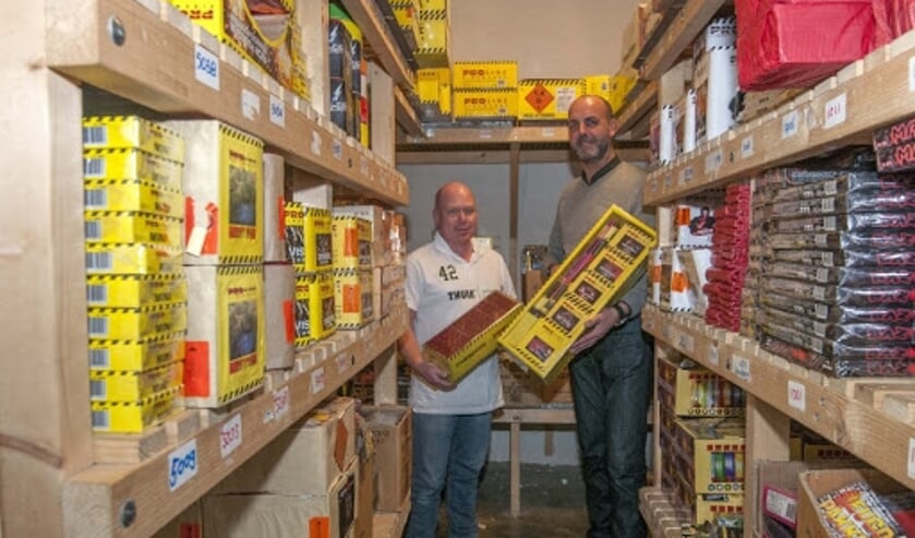<p>Marten Mons in de vuurwerkbunker vorig jaar.</p>