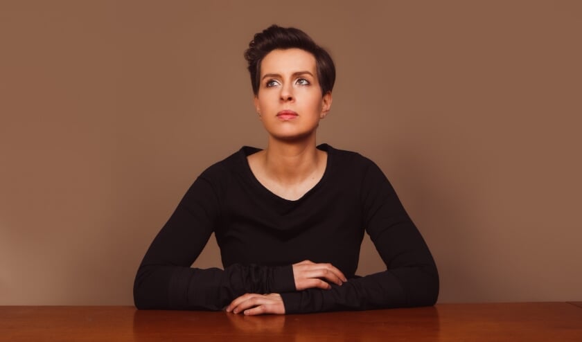 <p>Emmy Eve viert haar verjaardag met het uitbrengen van een nieuw nummer</p>