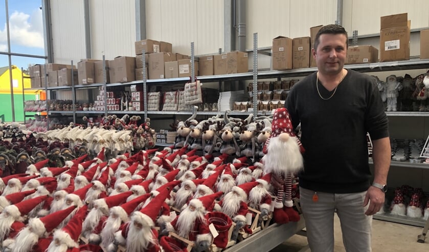 <p>Er is al volop kerstdecoratie te koop bij De Plantenhal.</p>