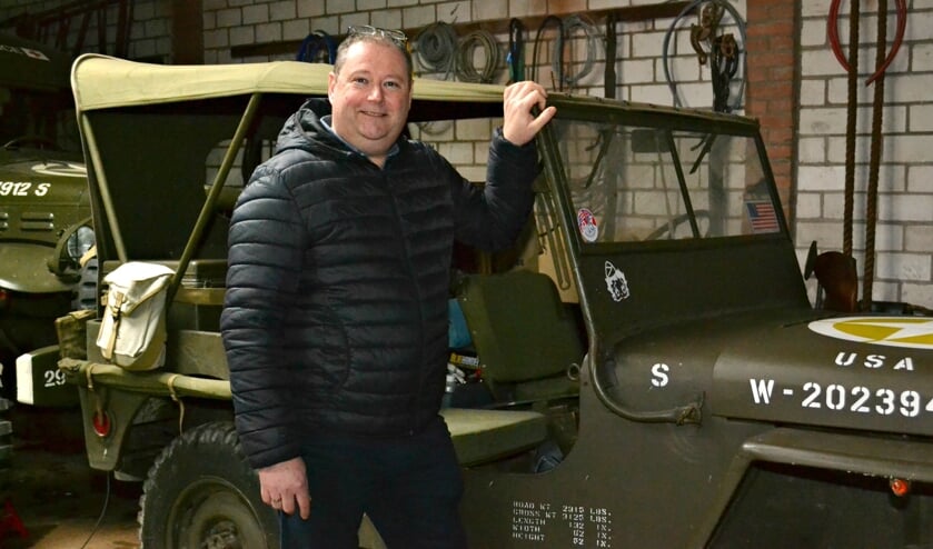 Ruud Hulleman bij zijn Jeep.