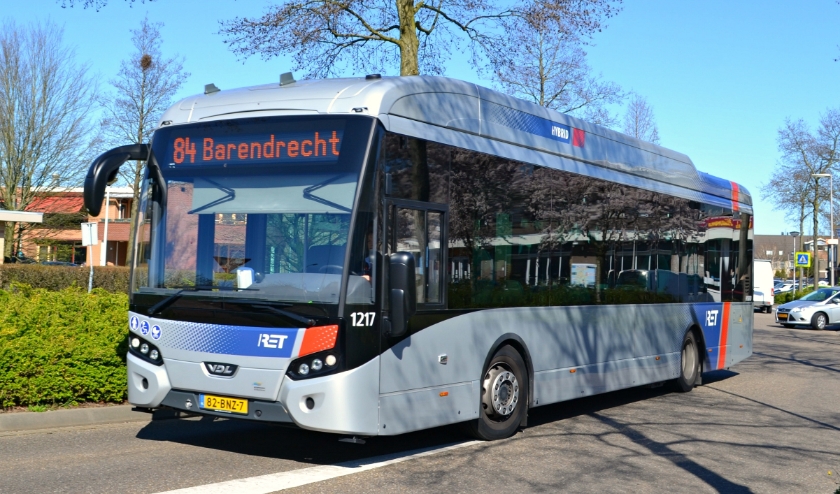 Eén van de nieuwe bussen van de RET.