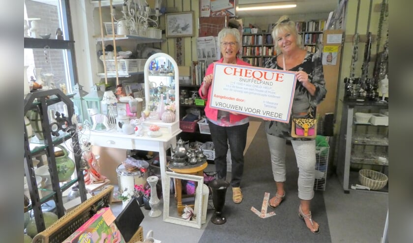 Het Snuffelpand schreef een cheque uit voor hulp in Tanzania