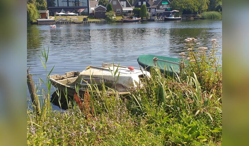 Een van de lang niet gebruikte bootjes op de Waal