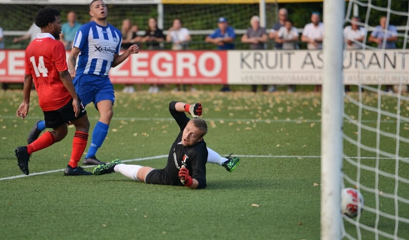 Brendon Könemann liet Slikkerveer-keeper Tom Mulder vier keer kansloos