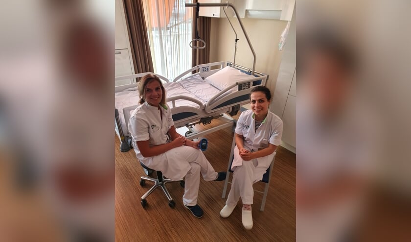 Britt Boender, Physician assistant, en Roya Bidar, verloskundige.