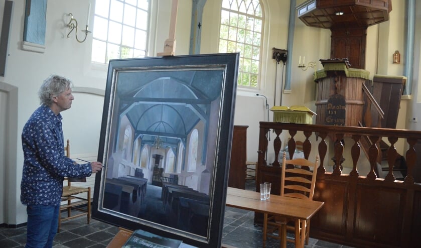 Kees Alderliesten met zijn doek in de Kijfhoekkerk