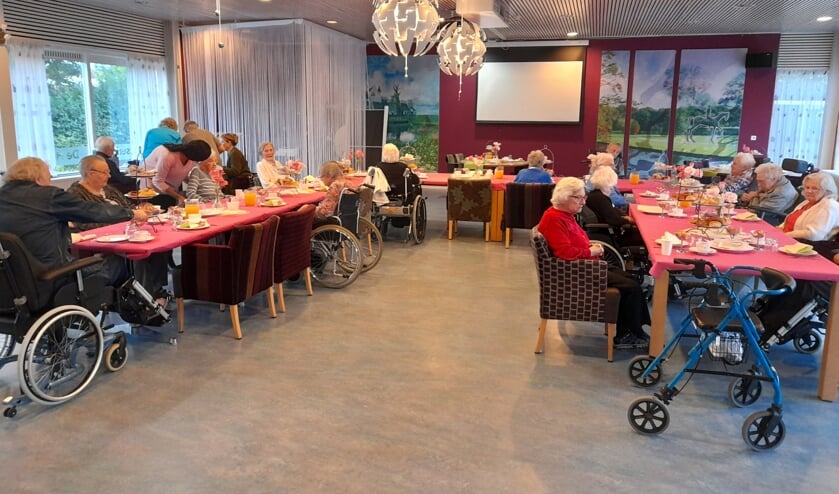 <p>Na een heerlijk verwenontbijt zijn bewoners uit Klepperwei verhuisd naar Breede Vliet’</p>