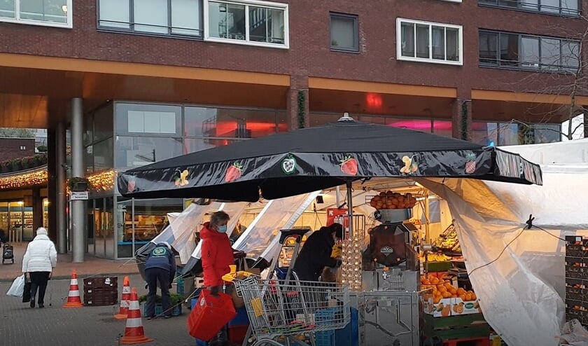 <p>De weekmarkt op het Havenhoofd.</p>