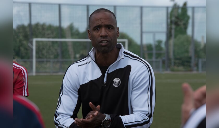 <p>Andrew Thomas kwam bij RVVH met een missie: het vrouwenvoetbal in de regio Rotterdam beter maken. </p>