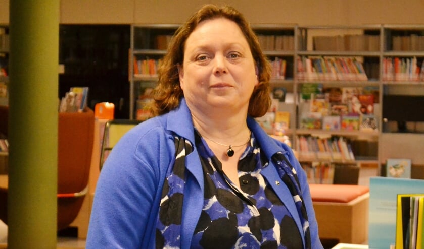 <p>Yvette Hanselman werkt met buurmeisje Bo aan Heel Heerjansdam Bakt. </p>
