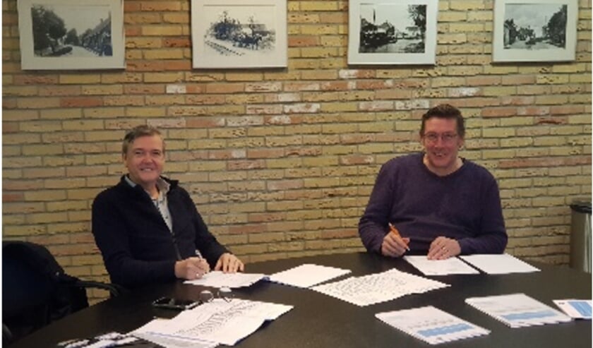 <p>De handtekeningen worden gezet door Bouw- en Aannemingsbedrijf Zoeteman B.V.. en sv Poortugaal</p>