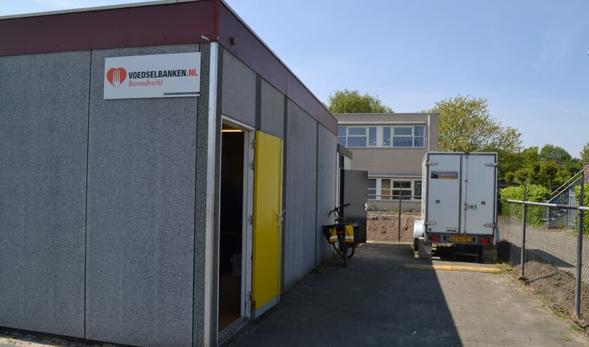 <p>Het gebouw van de Voedselbank aan de Bachlaan.</p>