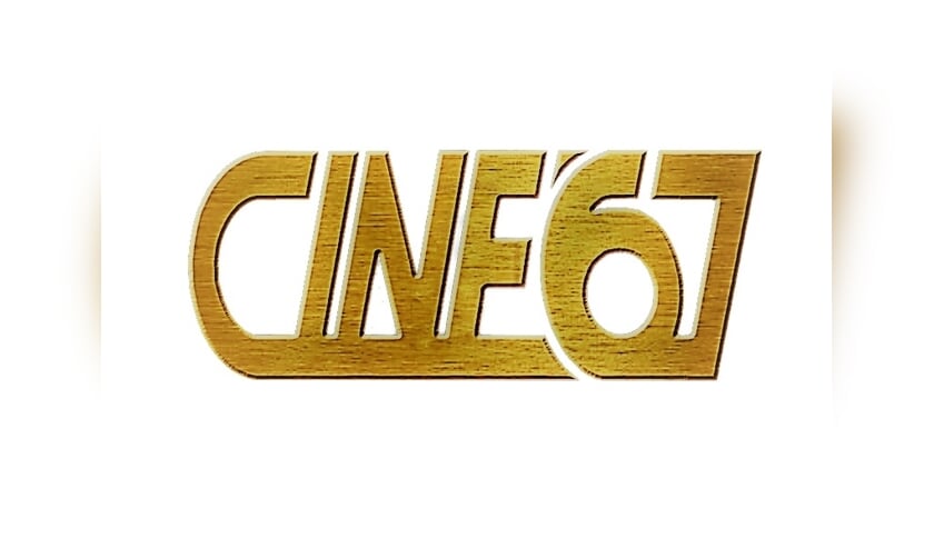 <p>Bij een van de vijf films, 'Vloeibaar Goud', zie je als kijker hoe het er bij een imker in Oud-Beijerland aan toe gaat. </p>