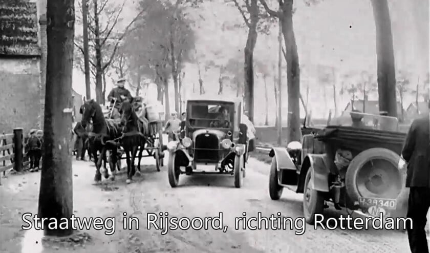 <p>De Rijksstraatweg in Rijsoord anno 1926. </p>