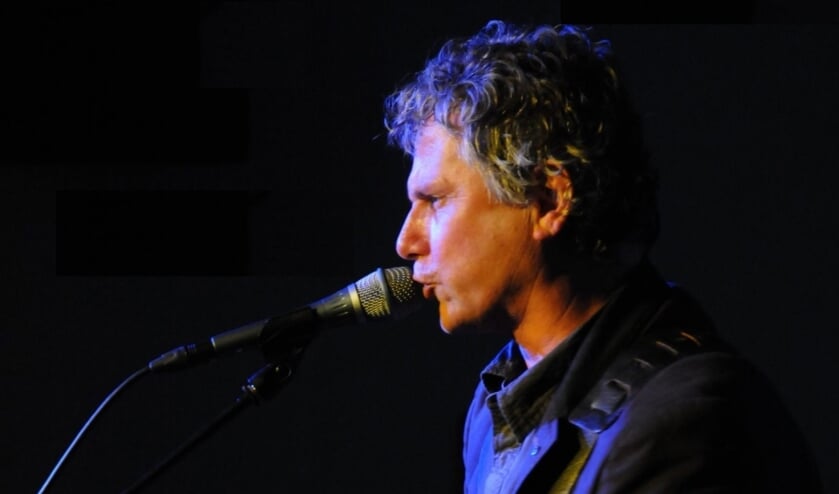 <p>Wim Bevelander zingt zondag in de Levensbron Ridderkerk. </p>