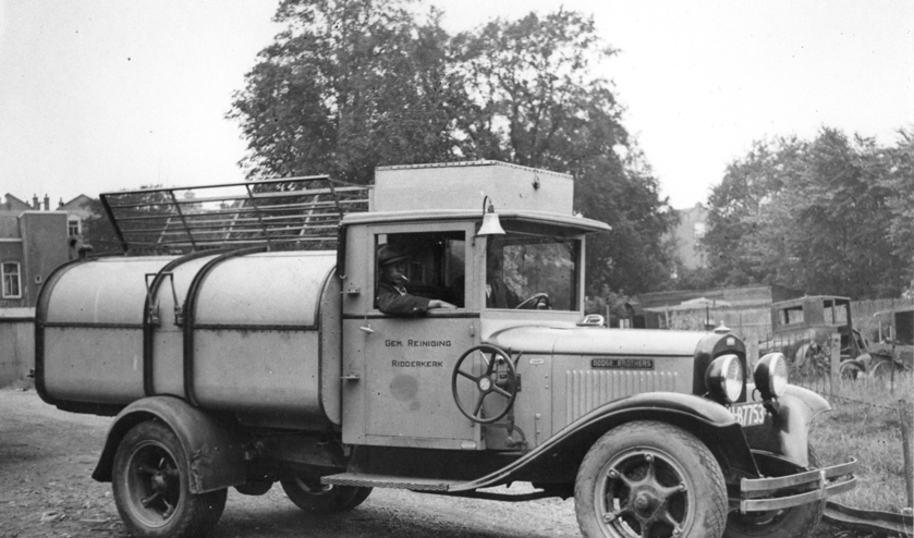 <p>En zo zag de eerste Ridderkerkse vuilnisauto eruit. </p>