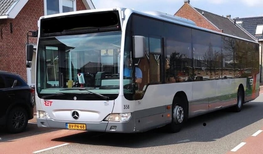 <p>De grote bus verving de achtpersoons buurtbus.</p>