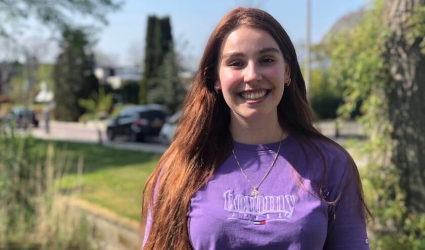 <p>Het nummer van de dierenambulance staat tegenwoordig standaard in Nina's telefoon.</p>