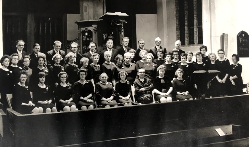<p>Kerkkoor Poortugaal in 1967. Alie was net lid geworden en zwanger van haar jongste dochter.</p>