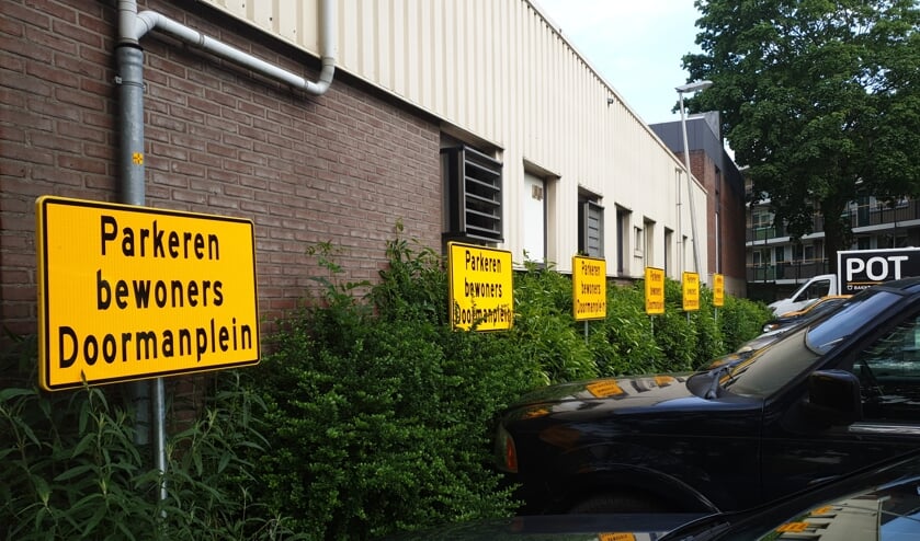 <p>De gereserveerde parkeerplaatsen. </p>