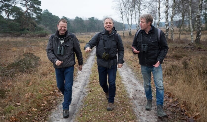 <p>Luc Hoogenstein, Mark Zekhuis en Louis van Oort, de schrijvers van het boek, op pad in de natuur. </p>