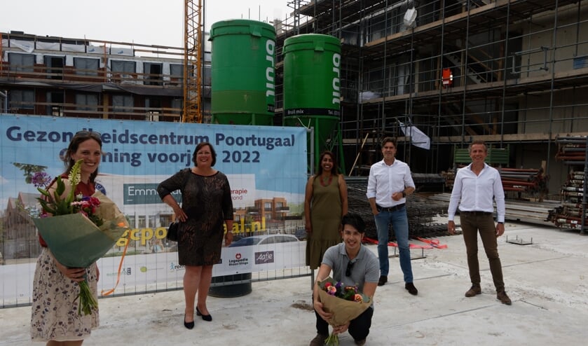 <p><u>Esther </u>Kuipéri, huisarts; Mieke van Ginkel, wethouder; Najia Visbeen - Subhani, fysiotherapeut; Kee Ho, apotheker; Mark Barendregt, apotheker; Bas de Korte fysiotherapeut</p>