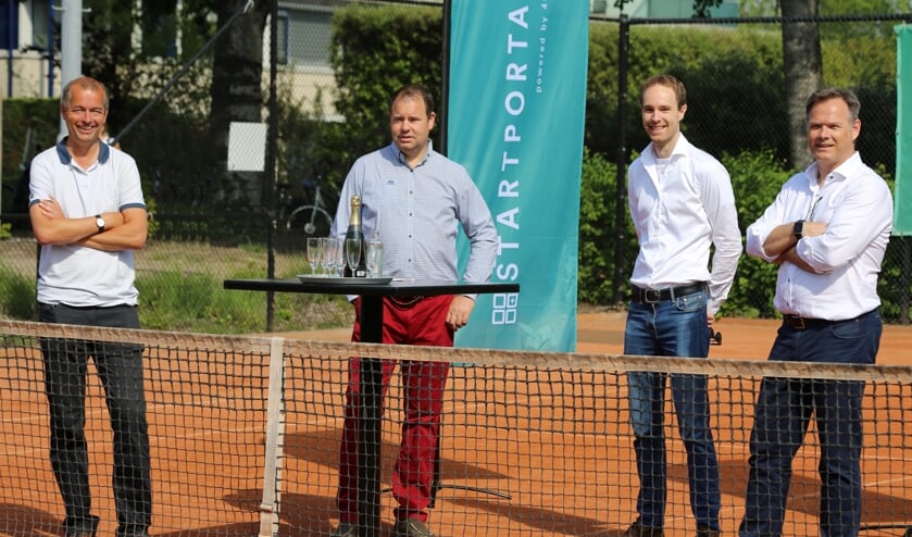 <p>Leon van der Wilk (Voorzitter TVB), Peter Swaneveld (Directeur 4Consult), Dennis Wijnmalen (Technisch directeur 4Consult), Erik van Dilst (Sponsorcommissie TVB).</p>