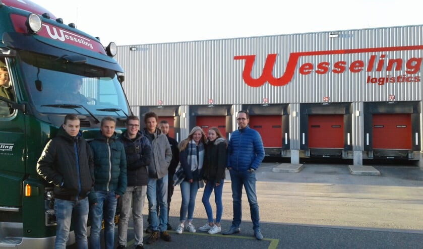 <p>Leerlingen van het Northgo op bezoek bij Wesseling in 2016. | Foto: pr.</p>
