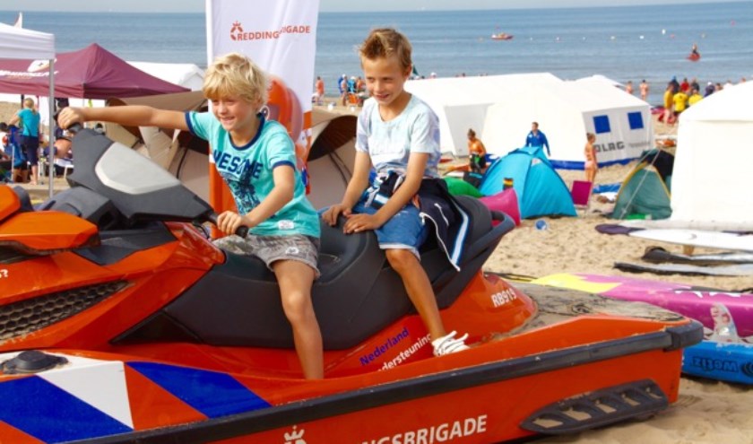 De bovenbouw van de Montessorischool was afgelopen maandag te gast bij het WK Lifesaving. | Foto: PR