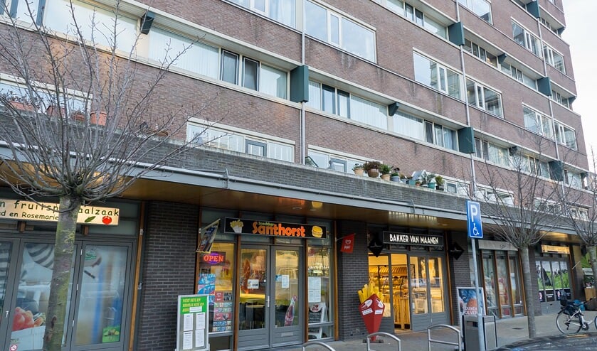 Winkelcentrum Santhorst aan de kant van de Van Diepeningenlaan. | Foto: J.P, Kranenburg