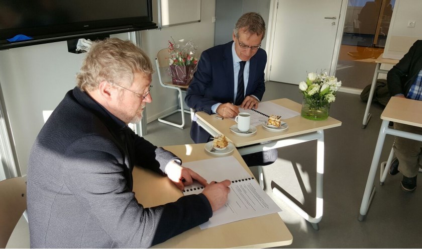 De intentieverklaring wordt getekend. | Foto: PR